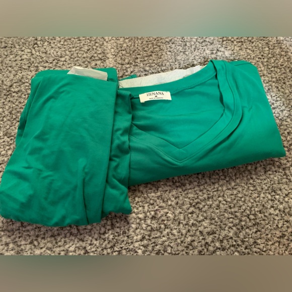 Zenana short sleeve Tee and Legging set NEW - Picture 2 of 2